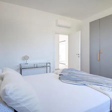 Villa Nauta - Beautiful Ground Floor For 4 People With Playground & Sauna Pula *