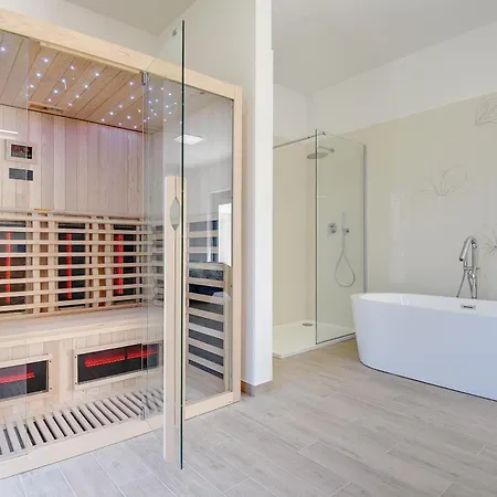 Villa Nauta - Beautiful Ground Floor For 4 People With Playground & Sauna Pula Vintijan