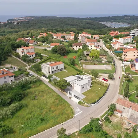 Nauta - Beautiful Ground Floor For 4 People With Playground & Sauna Pula * Vintijan