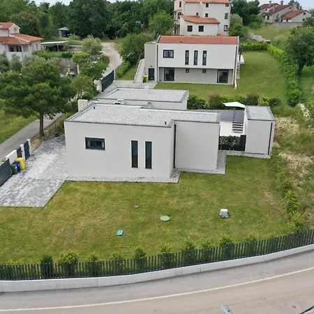 Nauta - Beautiful Ground Floor For 4 People With Playground & Sauna Pula